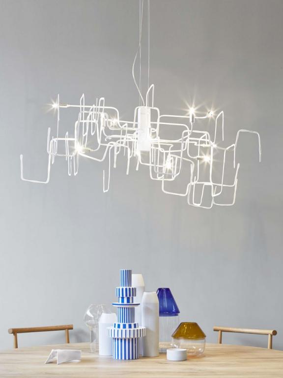 Závěsné svítidlo SCARABOCCHIOMM od Lampadari https://www.mmlampadari.com/en/products/contemporary-style/chandeliers/scarabocchio/